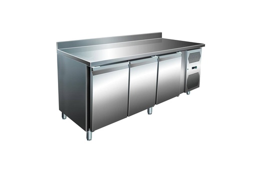 VIP Kühltisch mit 3 Türen und Aufkantung -2 bis +8°C 1.795x700x960 mm